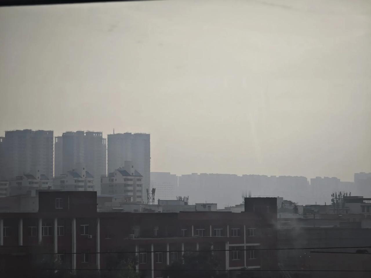 好久没到太原了，上次过来的时候感觉太原的空气还可以，时隔四个月再过来，发现太原有