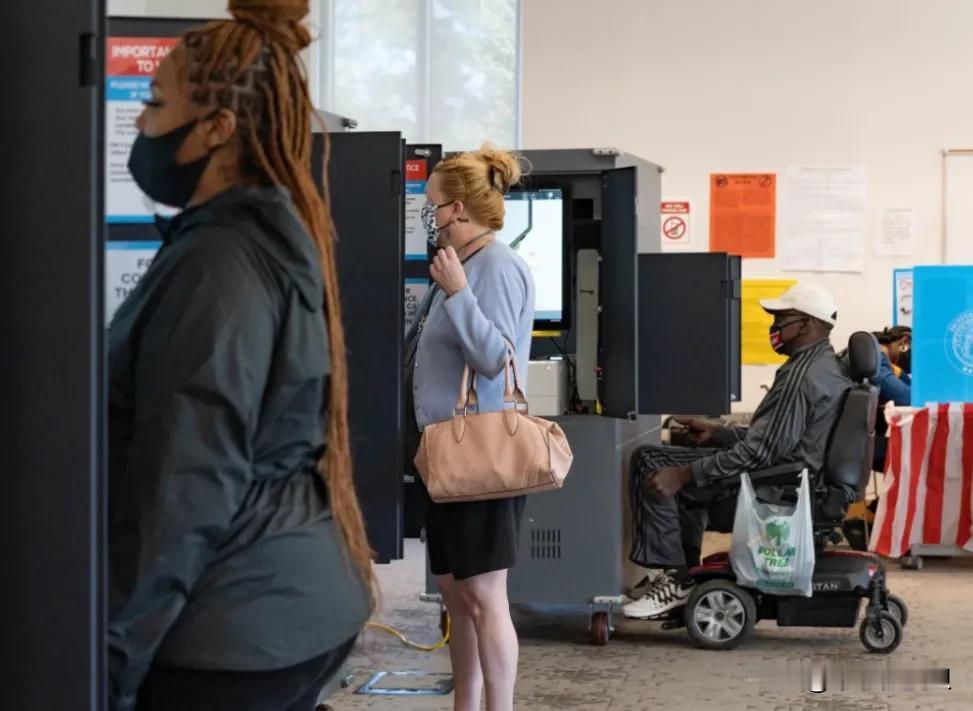 在美国大选中起到决定作用的摇摆州佐治亚，特朗普领先拜登12万票。然而纽约时报说，