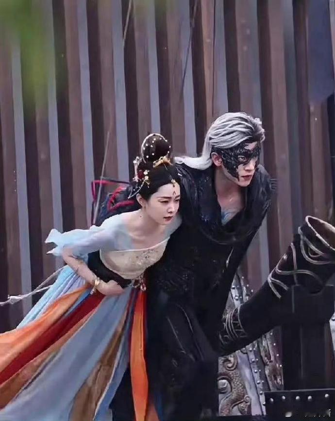 总觉得爱奇艺扑街才只是个开始 这种古偶真的有人会想点进去吗 ​​​