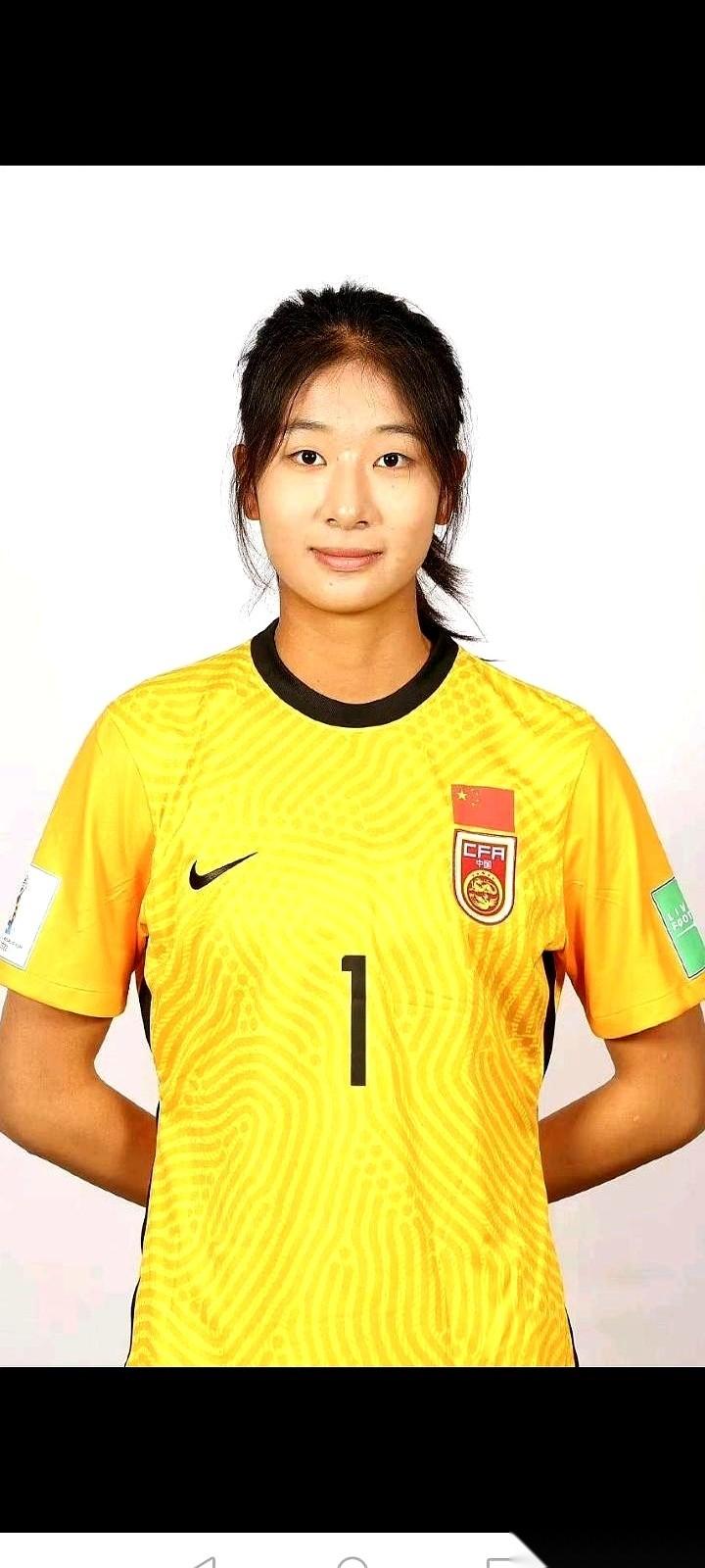 今晚7点半，U17女足的姑娘们，要在亚洲杯上拼越南队了。
我特意守在电视前，掐着