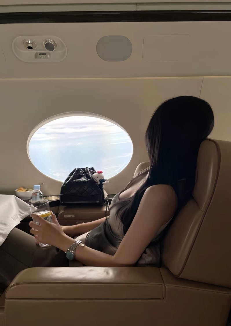 情绪反扑的时候 请允许自己枯萎几天 然后再接着生活 . 