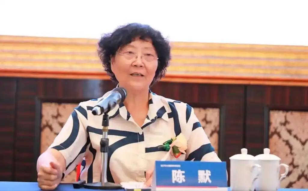 很现实的一段话：“真正需要看心理科的病人，往往不会来，因为来的，都是他们的受害者