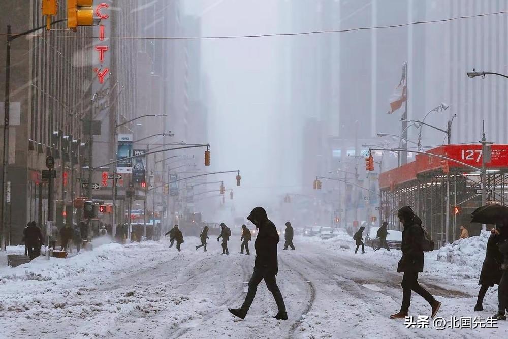 你是砍柴的，
他是放羊的，

你和他聊了一天，
他的羊吃饱了，你的柴呢？