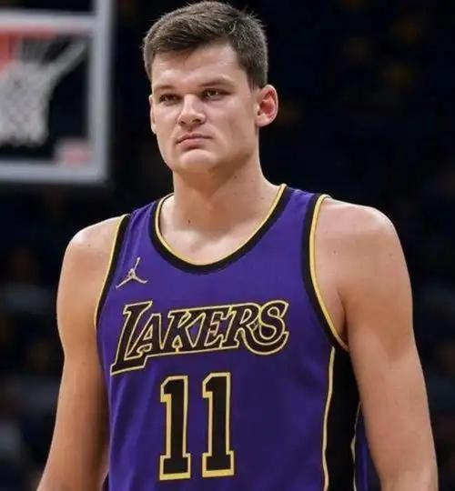 爵士实践证明凯斯勒只能吃饼

湖人战胜爵士的比赛，凯斯勒只拿到2分7篮板1盖帽，