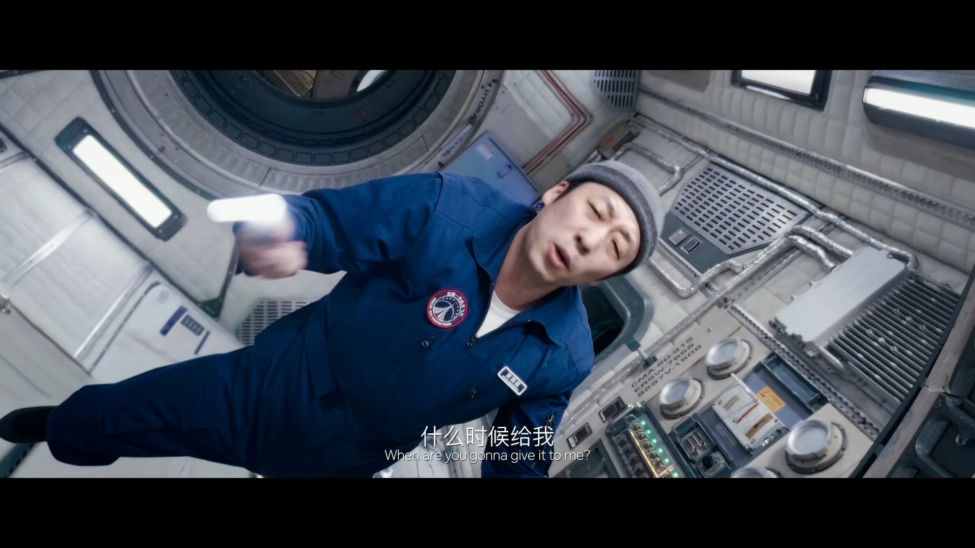 以前总觉得电影感就代表着设备贵！装备重！团队多！荣耀RobotPhone一镜到底