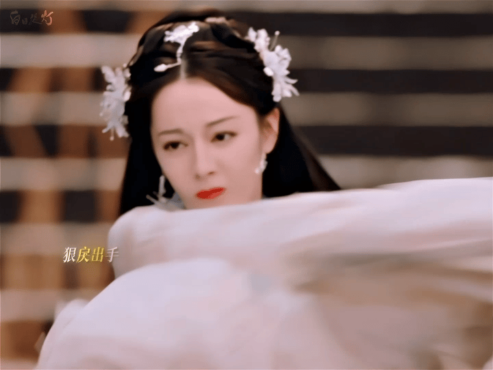 白日提灯迪丽热巴这33秒杀疯了 谁还没被迪丽热巴的贺思慕帅晕！33 秒气场全开?