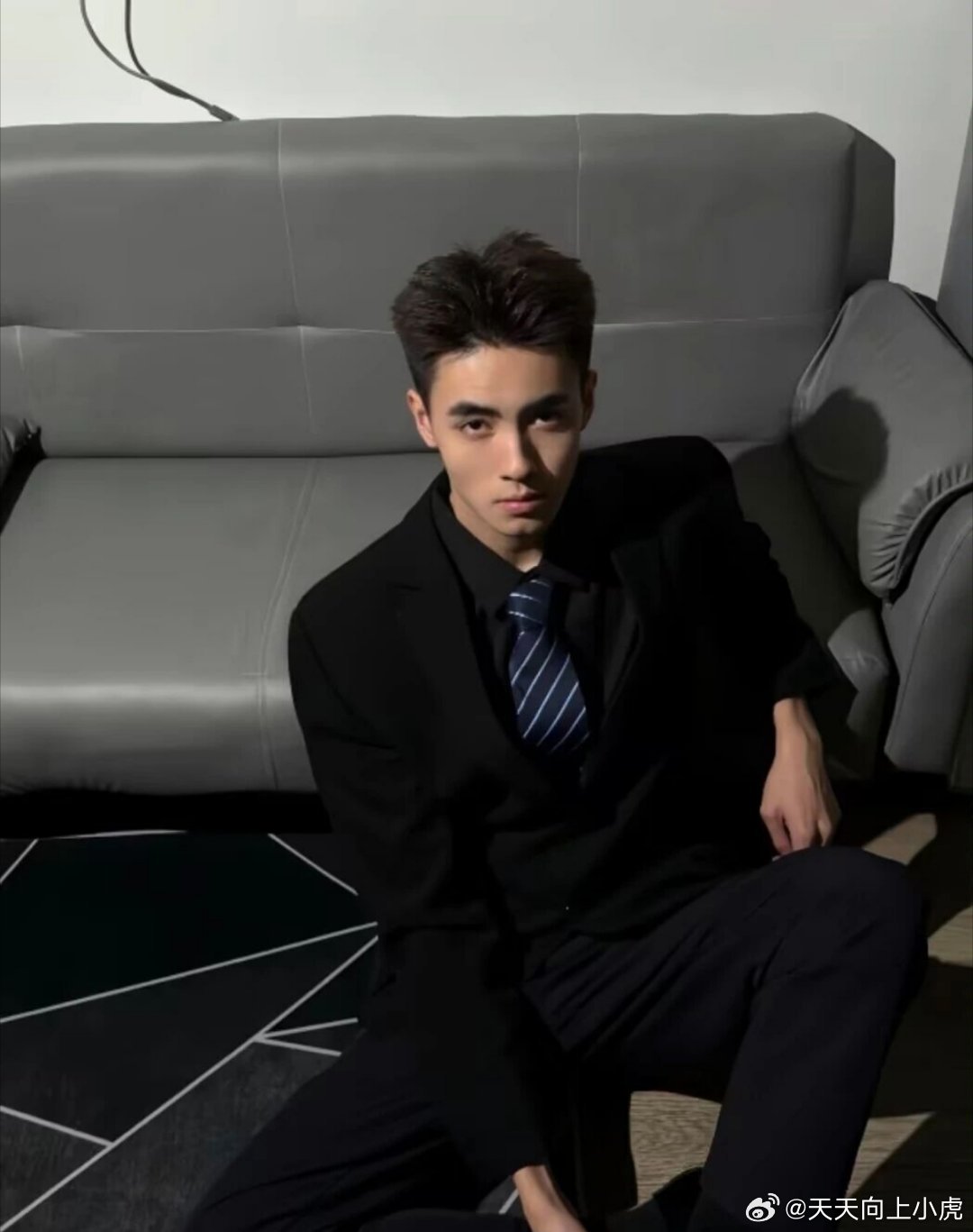 性感源于长相，性张力源于性格。有性张力的性格，就是不害怕别人不高兴。 反过来说，