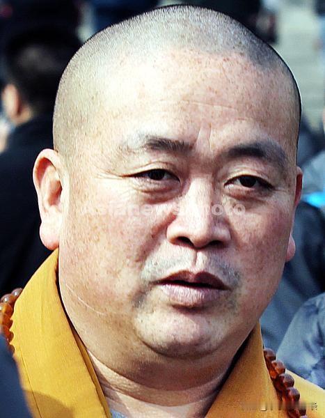 释永信一案，
好多人都被350万罚金给误导了！
 
身边不少人看完判决，心里都憋