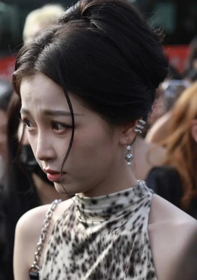 虞书欣面部这么凹陷了？ ​​​