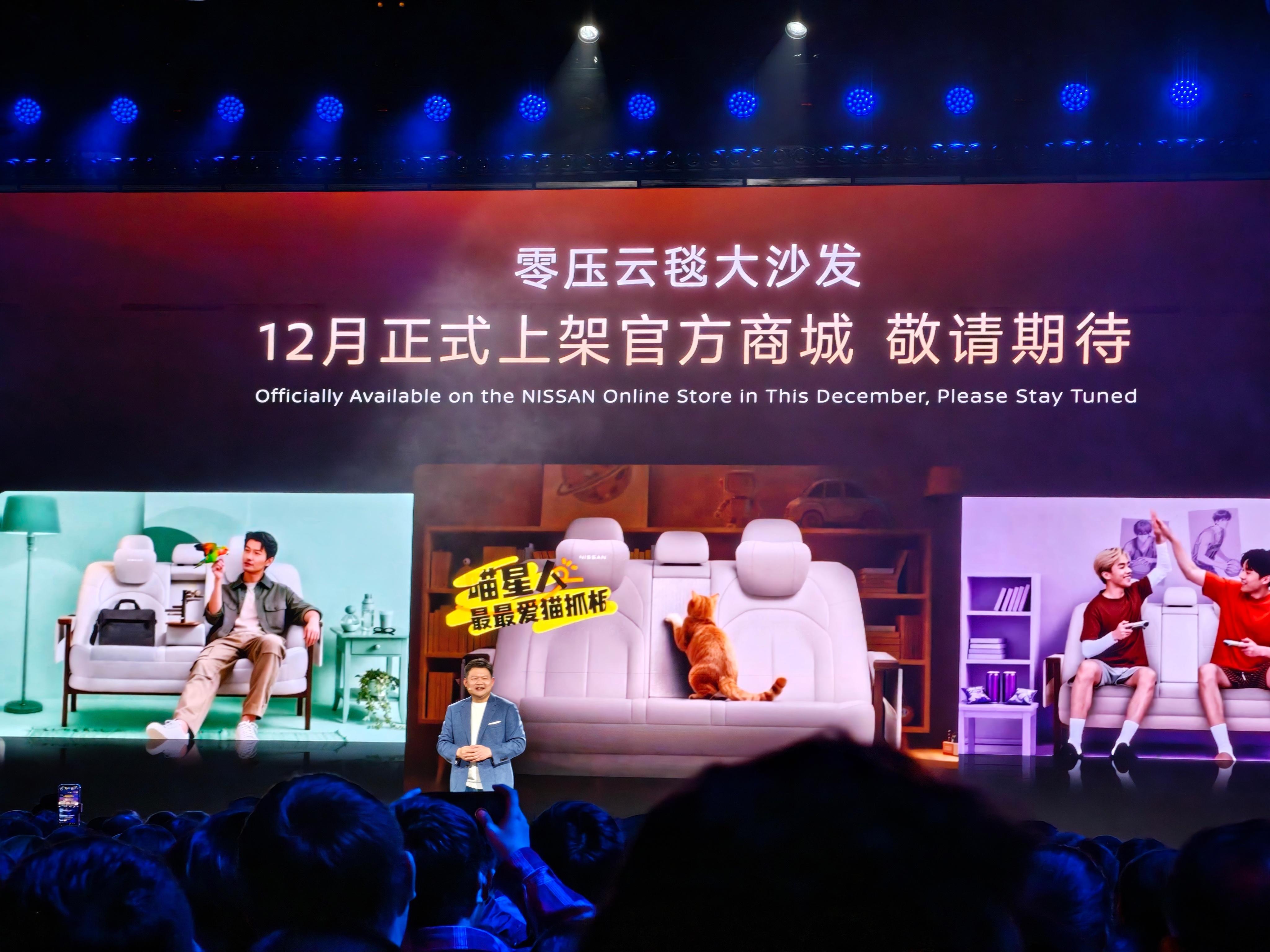 日产真卖沙发了，中间的座椅还能换成小桌板或者猫抓板 