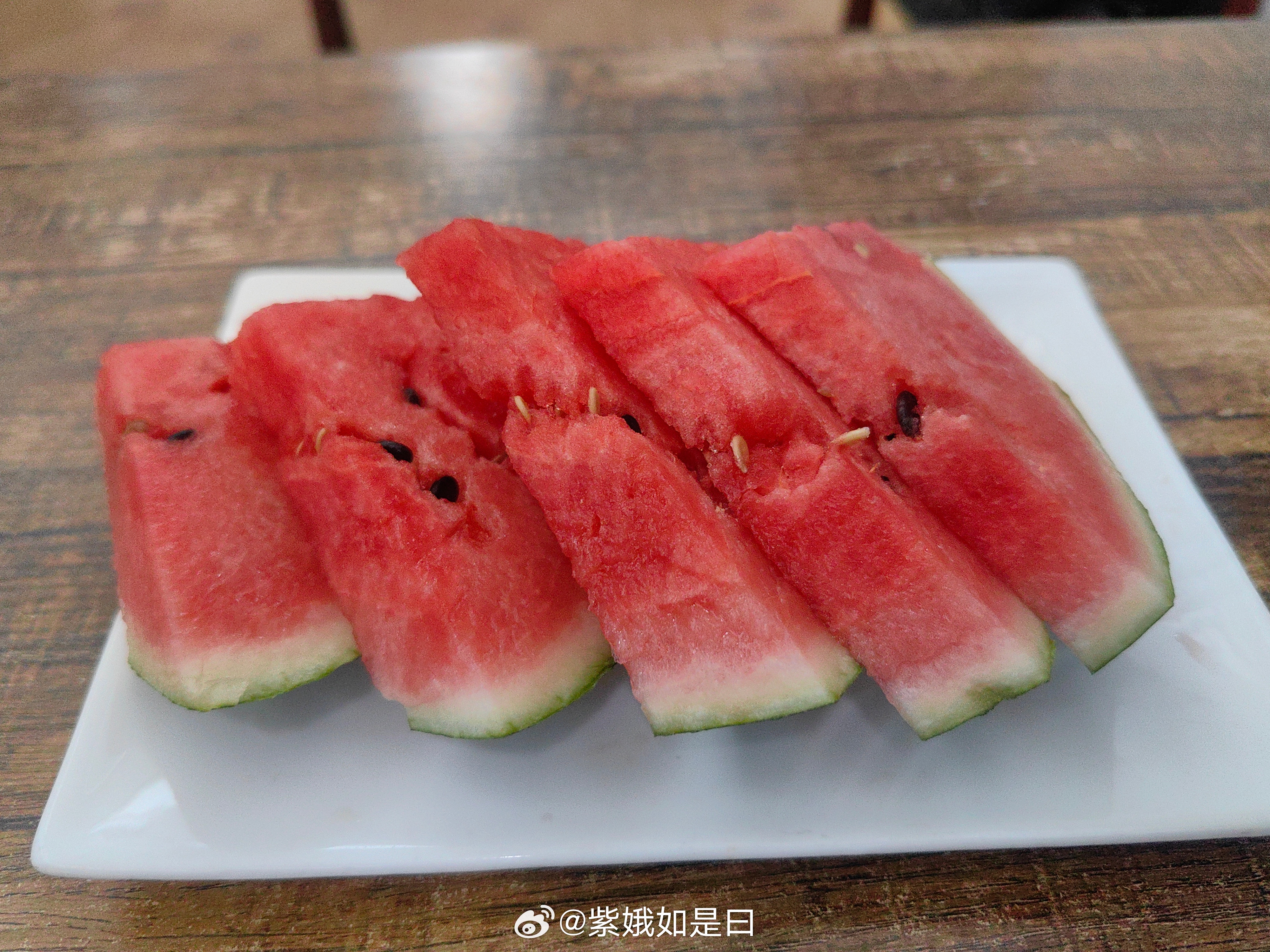 敦煌的西瓜，老板送的，