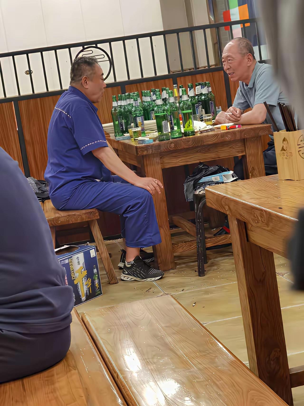 他俩酒量怎么样，喝了多少瓶
