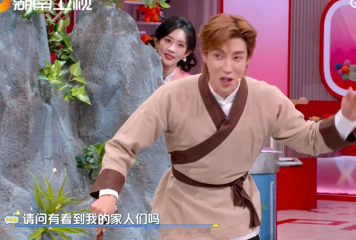 高瀚宇张颜齐二人转这一块高瀚宇张颜齐这俩活宝是来炸场子的吧！空手接 “白刃” 变