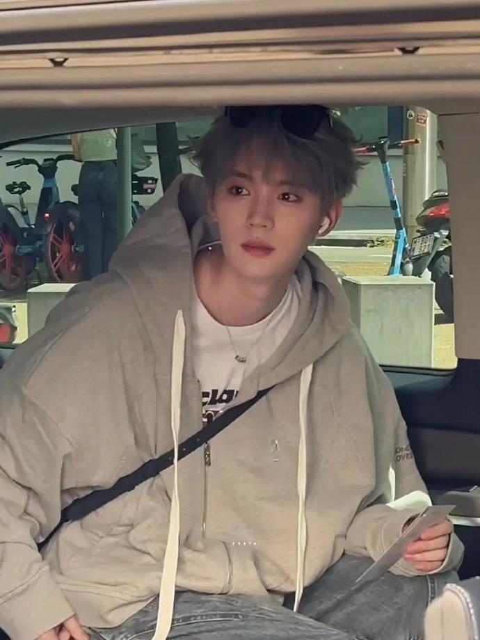 这是周翊然？我的天呢，谁说他是马嘉祺的内娱代餐啊 ​​​