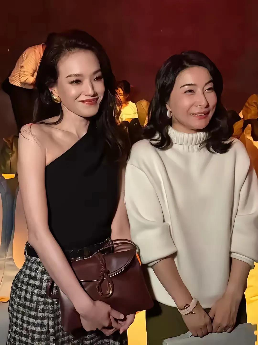 舒淇太美了
郭晶晶在她面前也黯然无光
明星和普通人就是不一样，身材也是绝了
气质