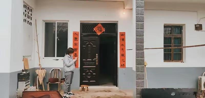 28岁女老师定婚前一天，因1万块钱和男友提分手，对方爽快答应，她到现在都没反应过