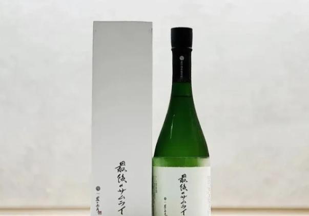 急疯了！据日本媒体报道，最近日本清酒和食品运到中国，在海关那边卡得比以前久，不少