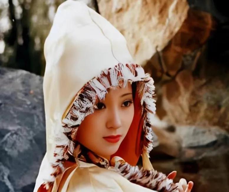林黛玉500个原型第一解：有无媒人二美女
林黛玉的第一和第二个原型，是从她容貌描