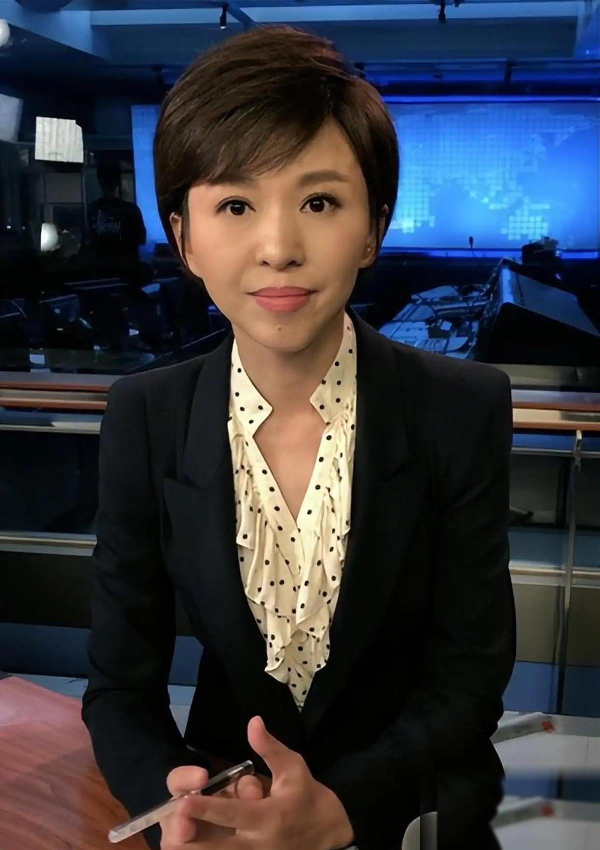 欧阳夏丹47岁，给自己结婚设了个硬条件：男方必须跟她一起照顾患癌的老母亲。为此，
