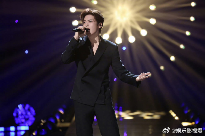 侯明昊被网友质疑不体面侯明昊被质疑不体面不理解为什么一点小事吵这么凶，不就是一句