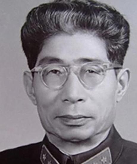 1967年，许世友到北京开会，一开国上将笑着和他打招呼，他理都不理，对方只能尴尬