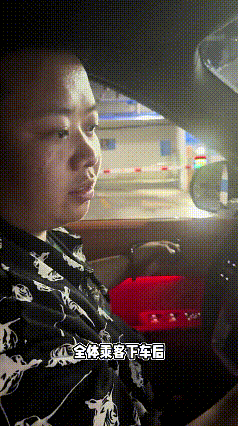 笑不活了！自动泊车直接把车横堵在地库出口！
地下停车场，司机干脆让车上人下车，开