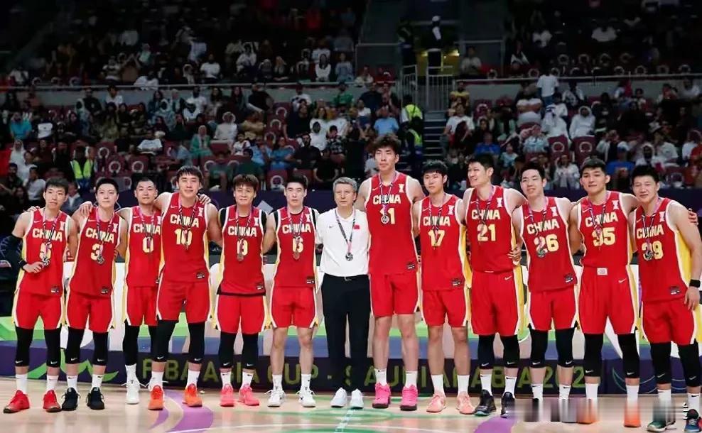 🇨🇳中国男篮—-16金2银—累计18枚奖牌
🇵🇭菲律宾男篮—5金4银—累