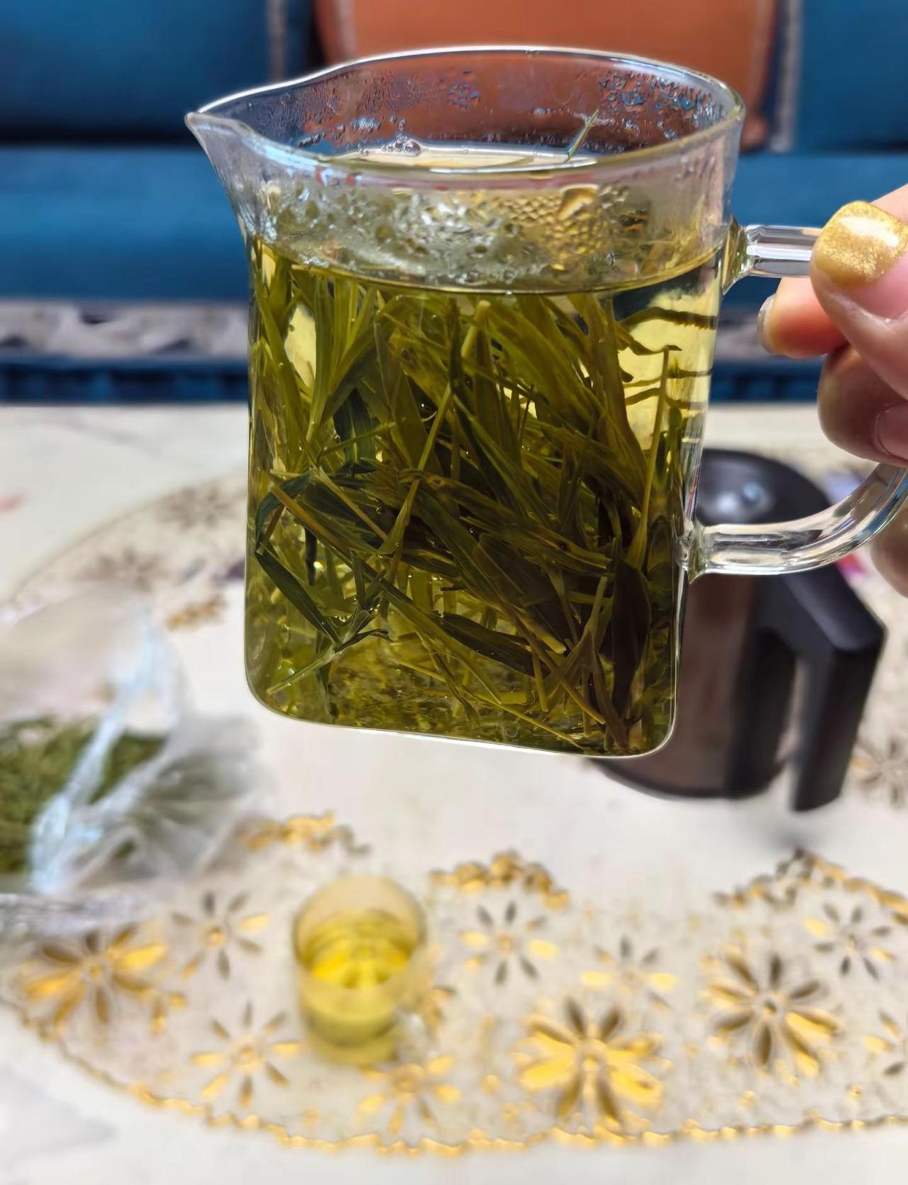 不贵但是有点清新草香味，