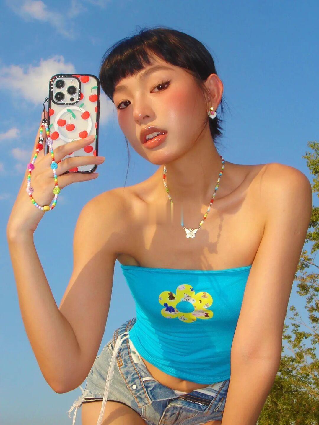 带着iPhone15手机壳美美地自拍啦🤳