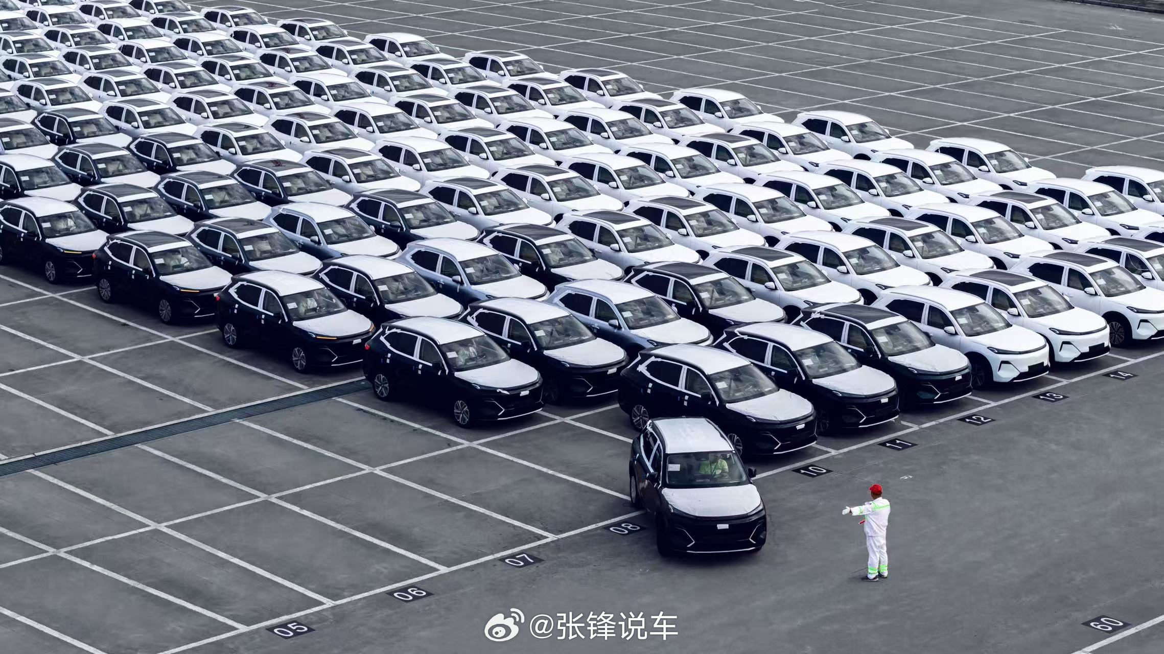 吉利海外销量大增 【快讯】吉利海外销量大增！近日，吉利汽车集团发布最新销量数据，