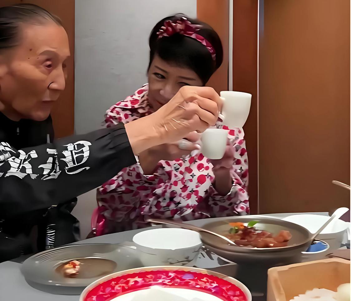 谢贤生前与狄波拉最后一顿晚餐