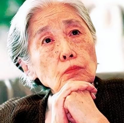 2004年，83岁高龄的王光美突然叫来了自己的儿子刘源，看着儿子说道：“你去安排