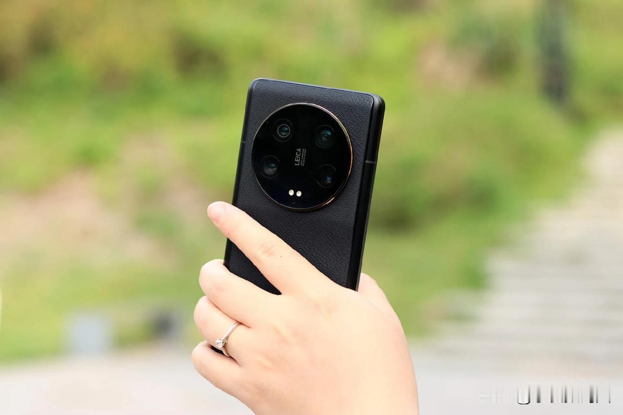 猜错了直接送出10000元红包，有博主称6000起步的小米Ultra系列准备再涨