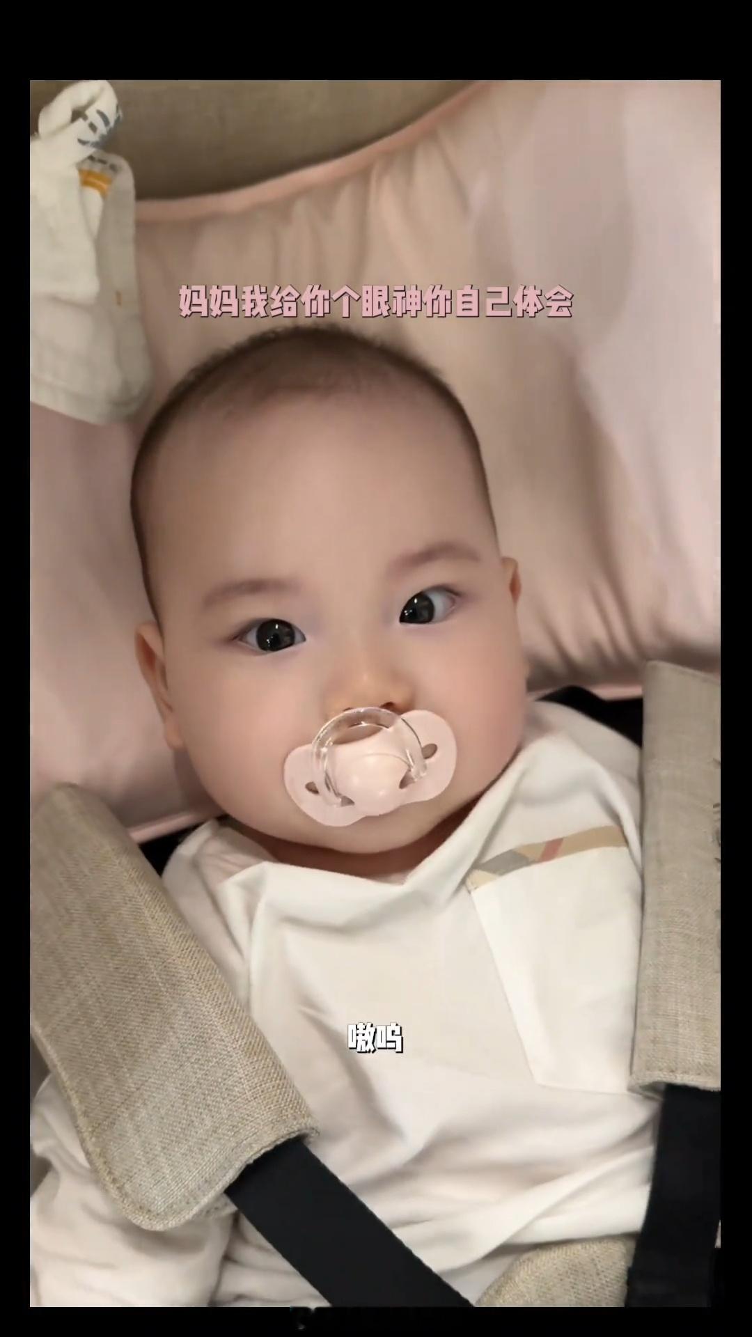 张檬机场头盖布给儿子喂奶张檬机场头盖布给儿子喂母乳 张檬机场头盖布给儿子喂奶，好