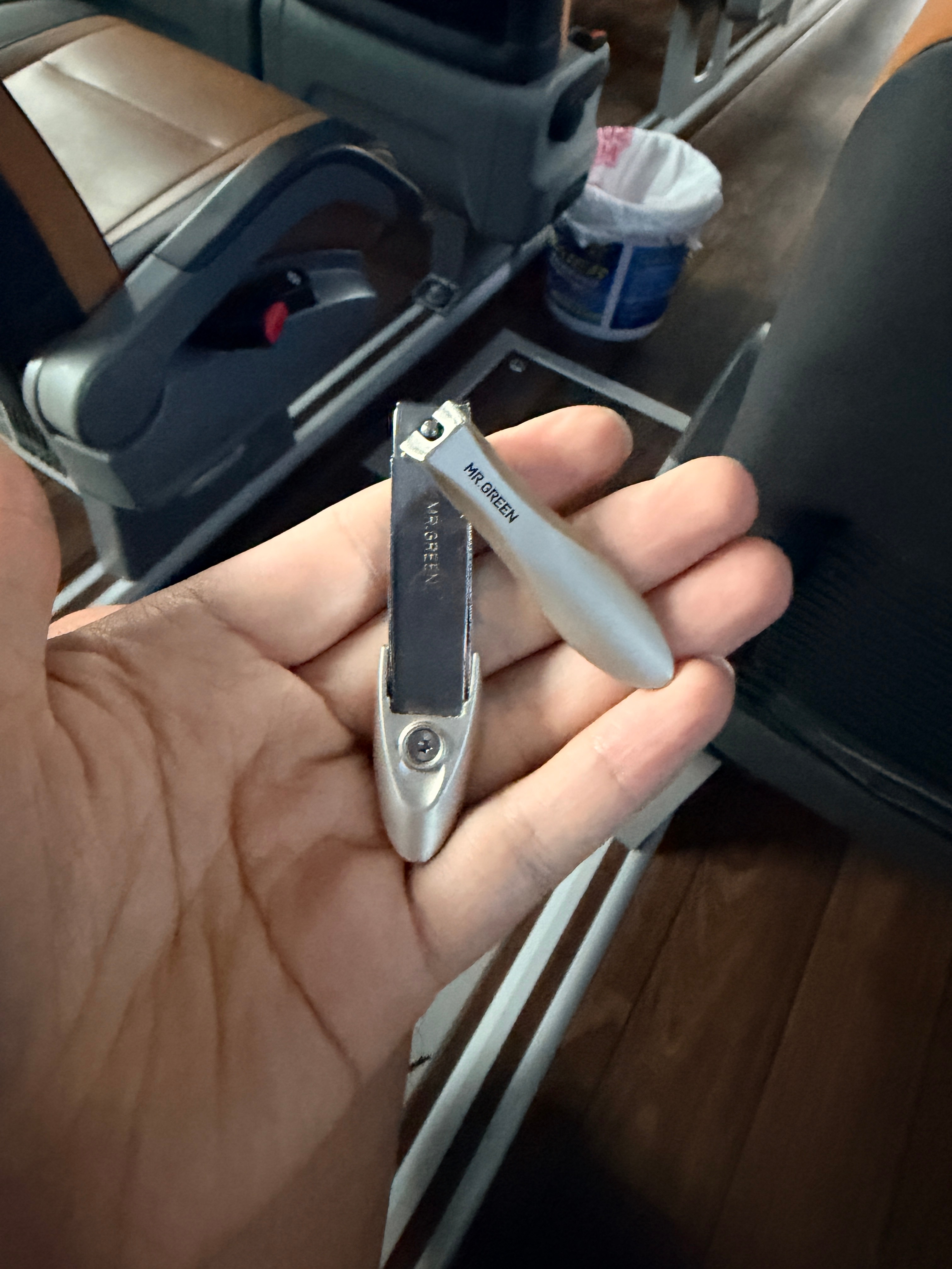 孙亚龙力挺景甜就带指甲刀这件事来说，我觉得景甜做得好。一个有品位的人，一定是随身