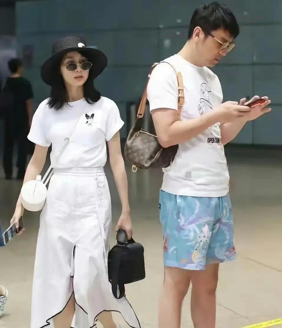 雷佳音演艺事业蒸蒸日上，一路长虹，她的妻子功不可没，贫贱夫妻百事哀，在最难的日子