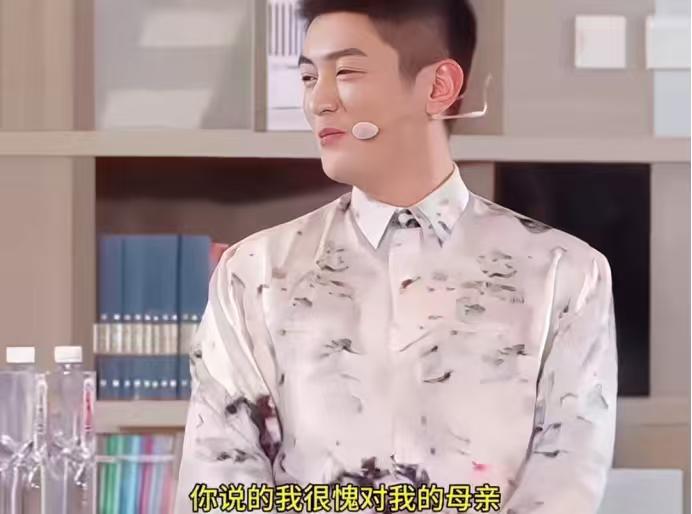主持人：“将来你有孩子，你会打他吗？”

嗯哼：“我不会有孩子的，因为我是男生，