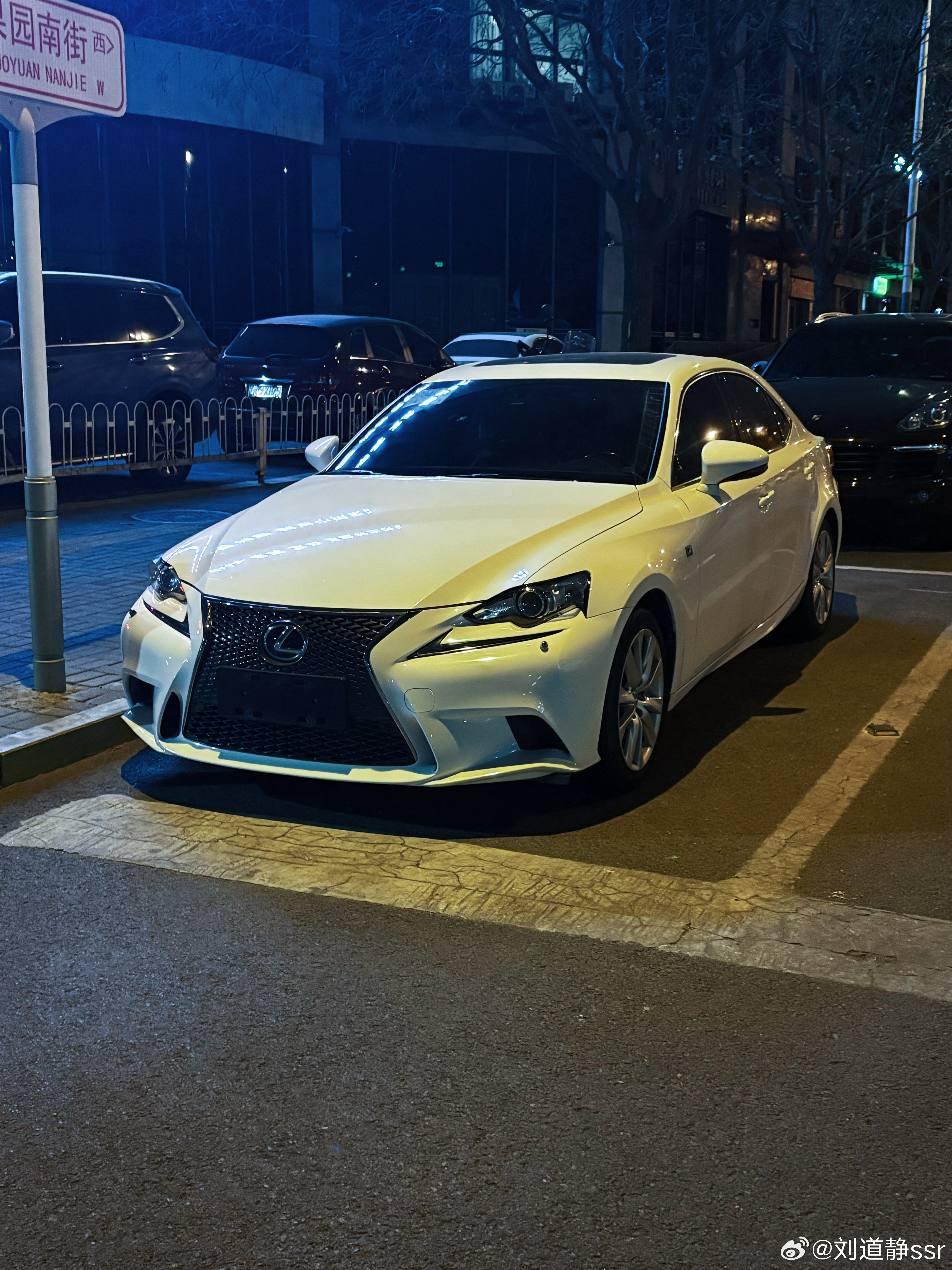 深夜偶遇一台三代咬地鲨雅！太雅了 