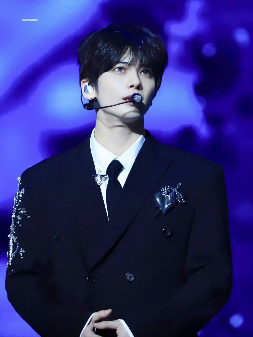 姜太显和休宁凯两位主唱fans持续交流感情中 ​​​