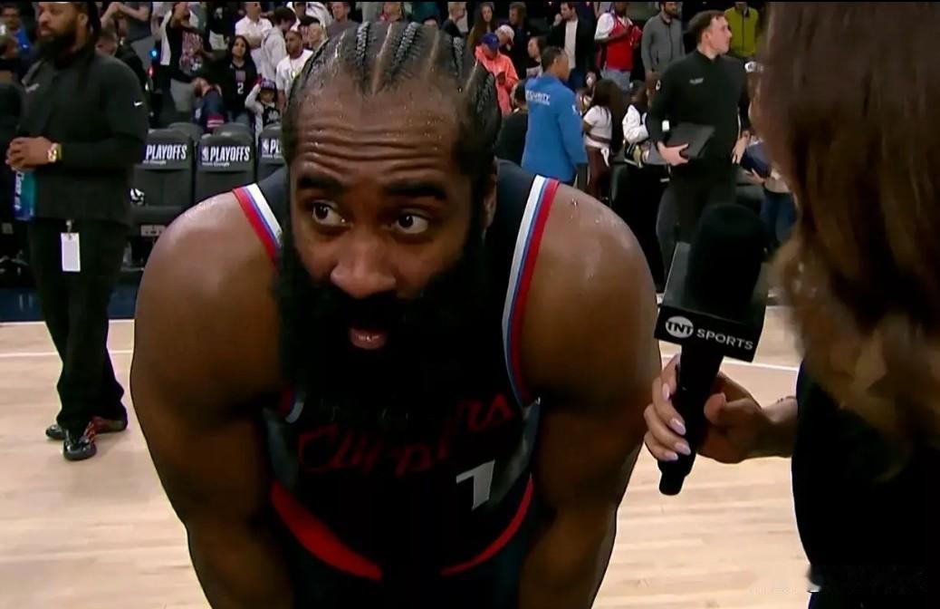 网上还在喷哈登就因为哈登慢慢悠悠，导致球队输球正负值全队最低！防守被一步过！有哈