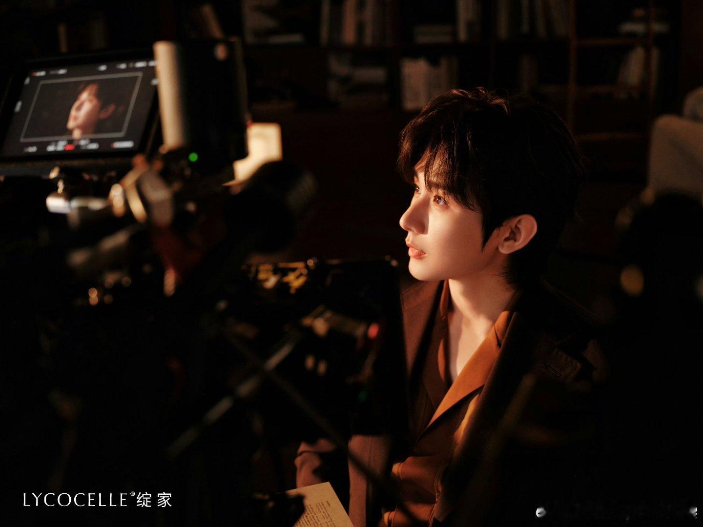 成毅两京十五日cy成毅朱瞻基成毅，你贯穿我山河，似暮色沉溺，若暗燃星火。成毅｜卢