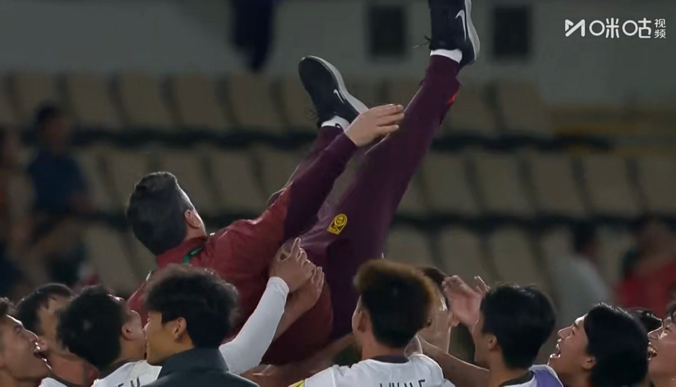 要我说，先别想决赛，也先别想争冠，我们能走到这已经是赢了，不管最后一场是什么样，