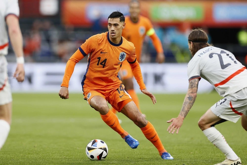 今日继续朝着好的方向出发！作品：英格兰vs乌拉圭   英格兰对阵乌拉圭，欧洲豪门