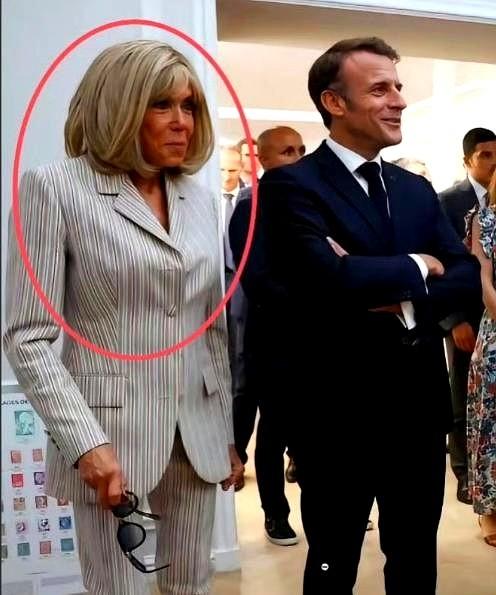 这下好了，不止法国民众知道！
现在全球都在讨论，法国第一夫人布丽吉特居然要被迫证