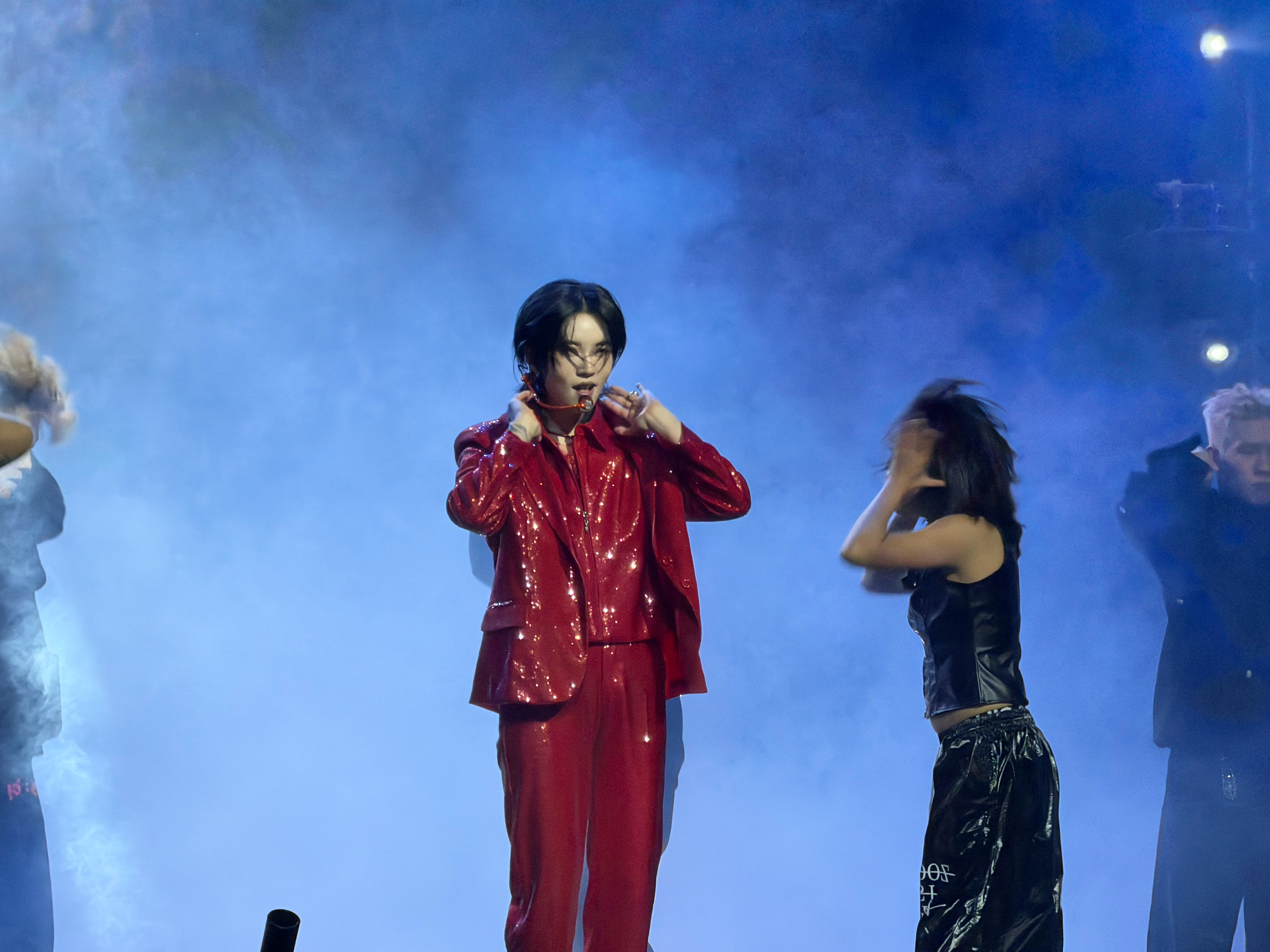 红色亮片西装跳舞真的好a啊陆柯燃ok生日见面会微博派对合伙人