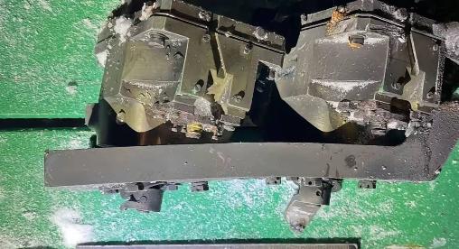 真是没想到，乌克兰居然回收了俄罗斯发射的“榛树”中程弹道导弹残骸，目前捡漏收集到