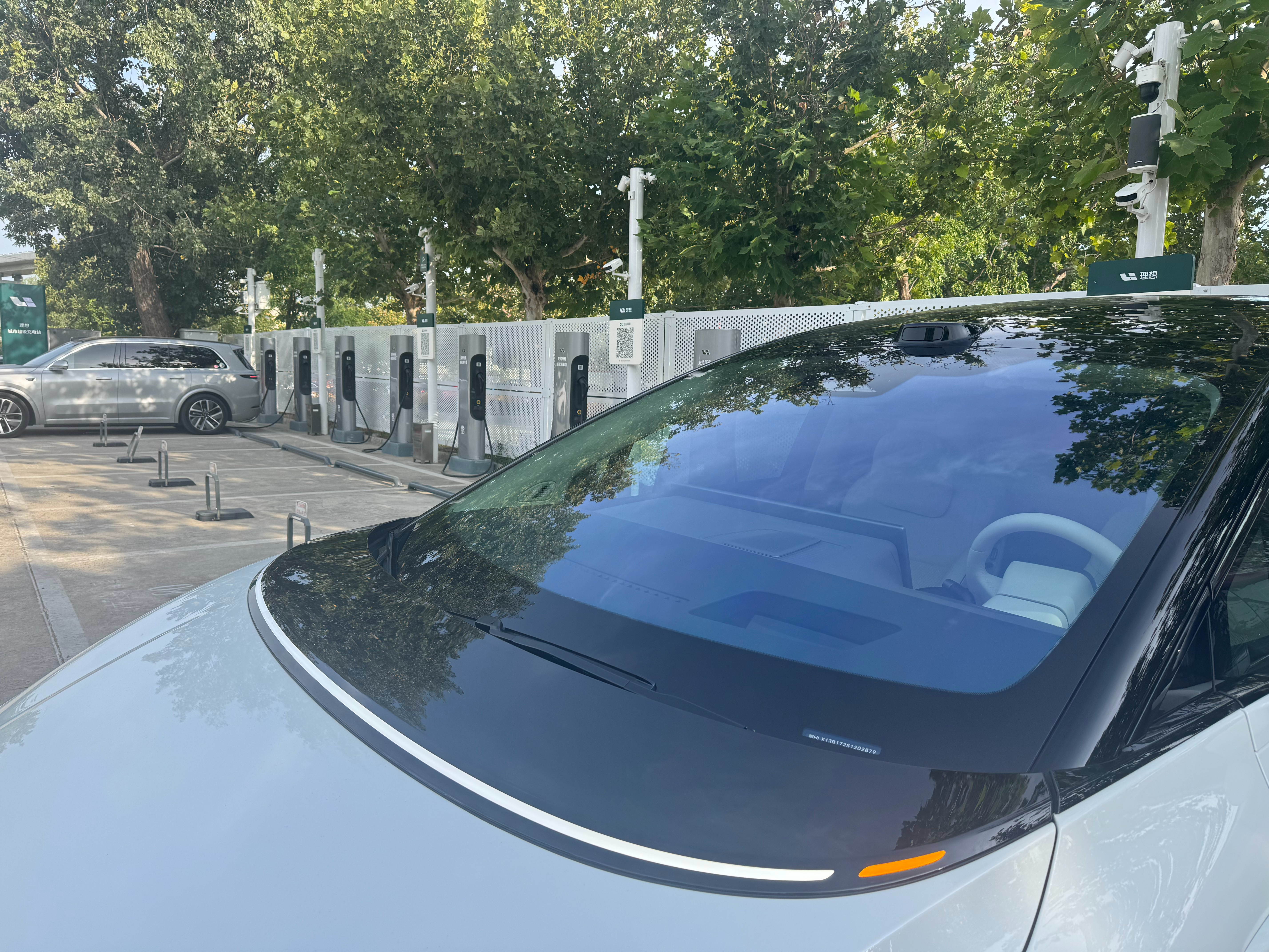 城市超充补点电都是2C 桩160kW 左右20分钟零重力躺会理想i8 ​​​