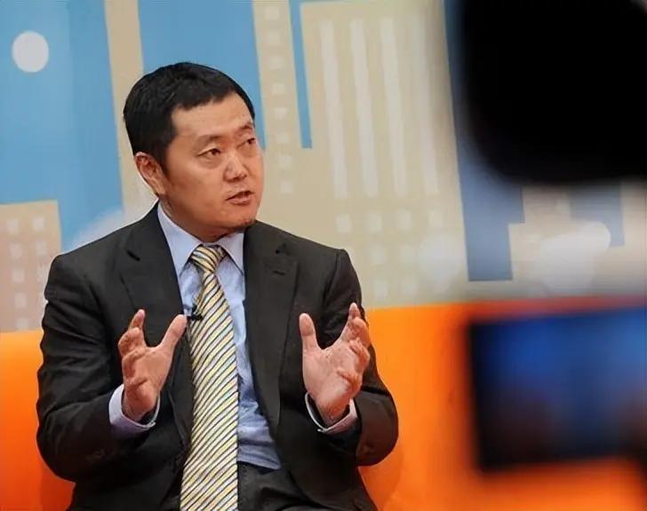 2021年，中国千亿富豪左晖因肺癌去世后，留下了1038亿身家，可谓是生不带来死