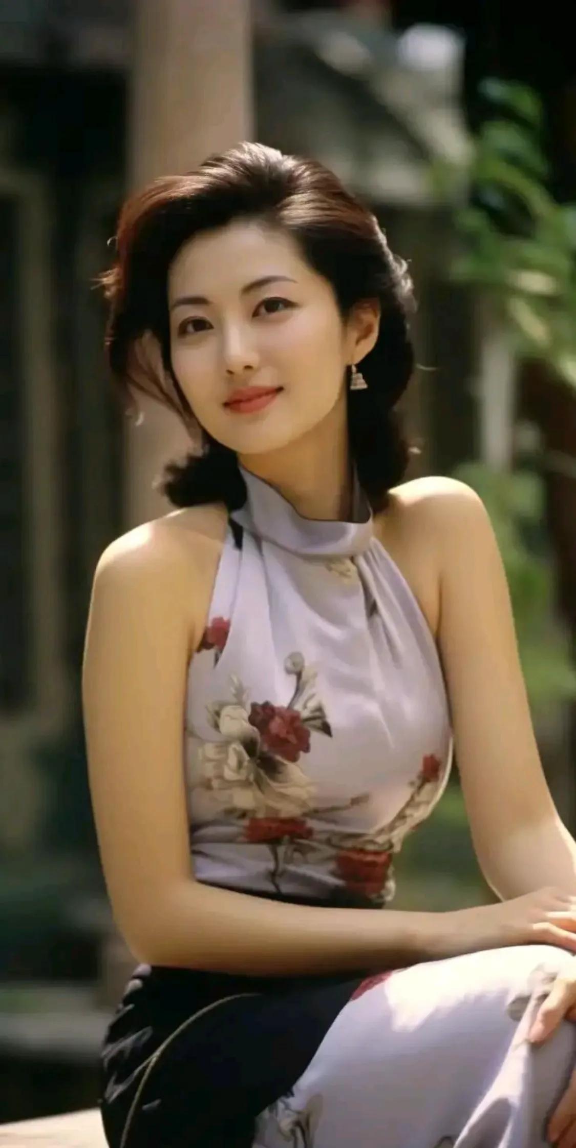 有些女人啊，有几个男人勾搭就觉得自己成了女皇了，也不知道哪来的那么大的自信，那种