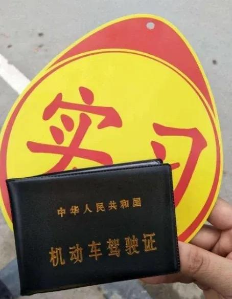 高速开车变道6不准，准秋名山车神进来学习！

开车变道时，有些动作可能会威胁到安